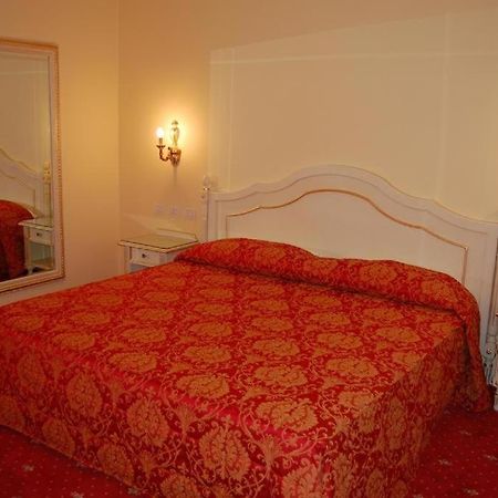 Calcinate Hotel Motel Gold מראה חיצוני תמונה