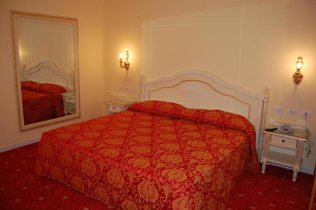 Calcinate Hotel Motel Gold מראה חיצוני תמונה