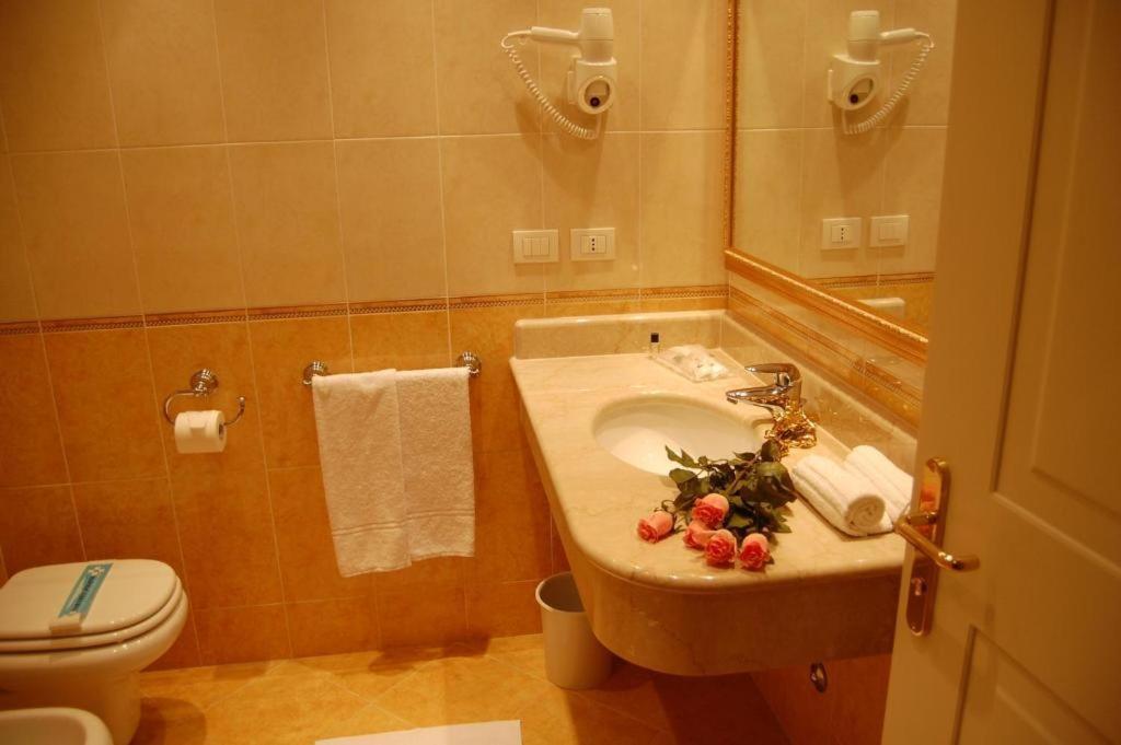 Calcinate Hotel Motel Gold מראה חיצוני תמונה