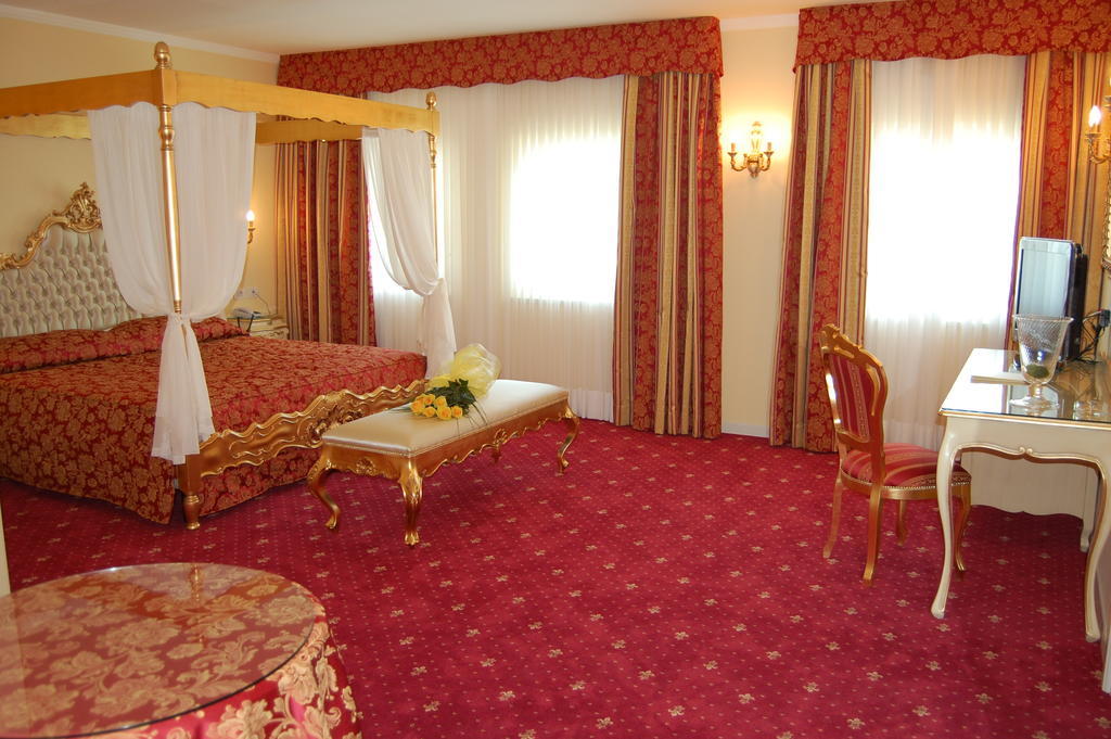 Calcinate Hotel Motel Gold חדר תמונה