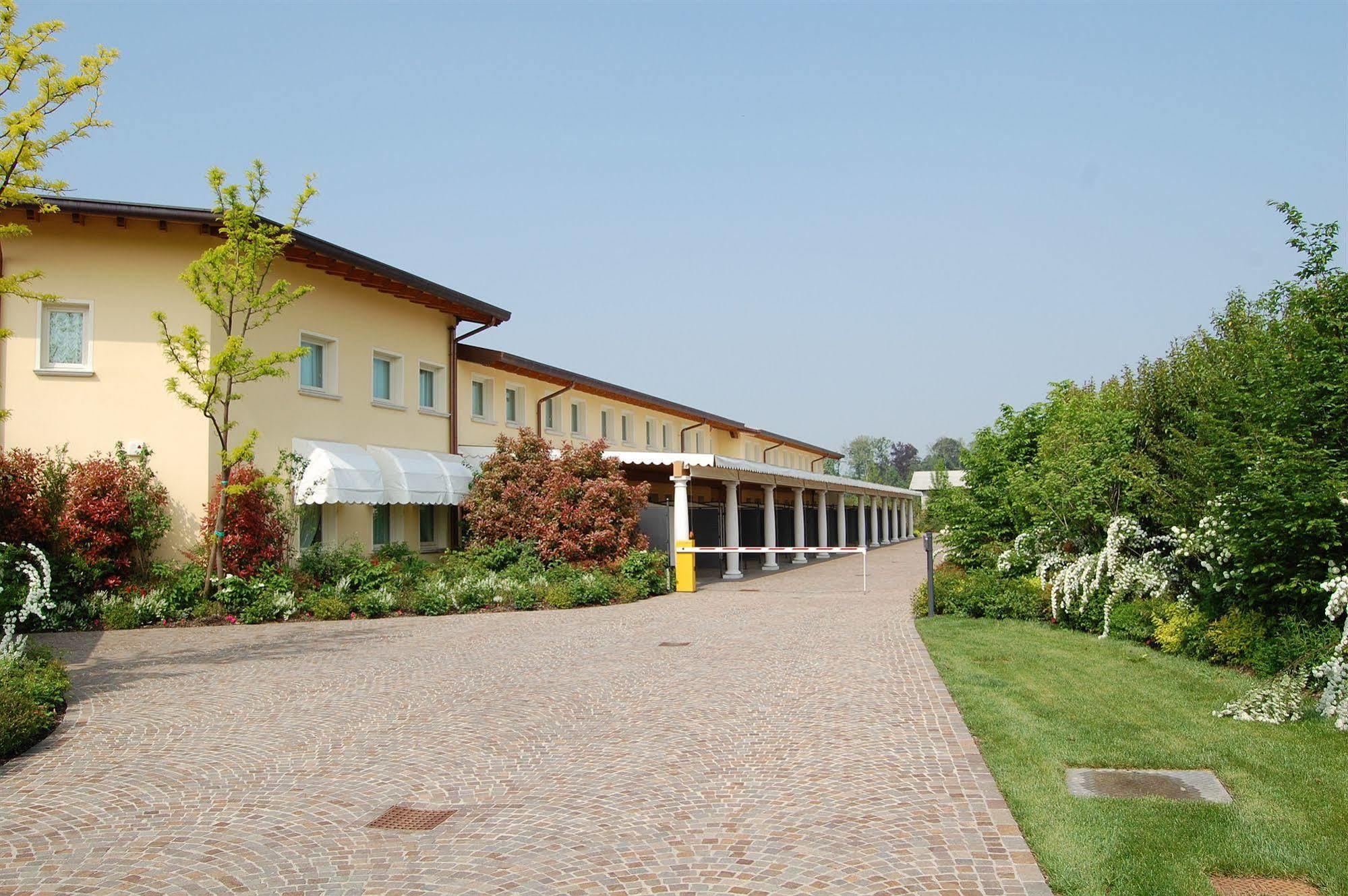 Calcinate Hotel Motel Gold מראה חיצוני תמונה