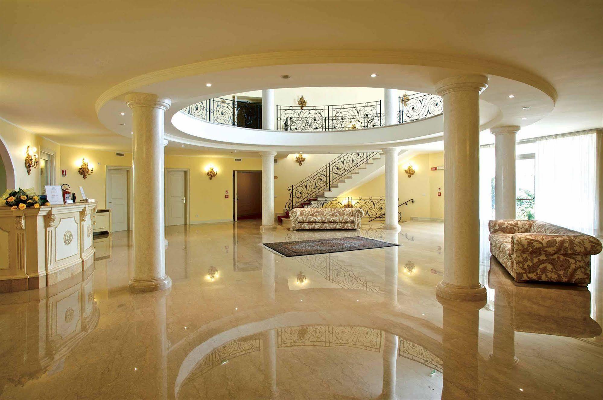 Calcinate Hotel Motel Gold מראה חיצוני תמונה