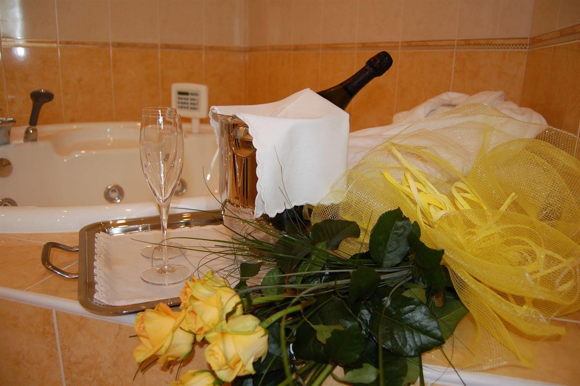Calcinate Hotel Motel Gold מראה חיצוני תמונה