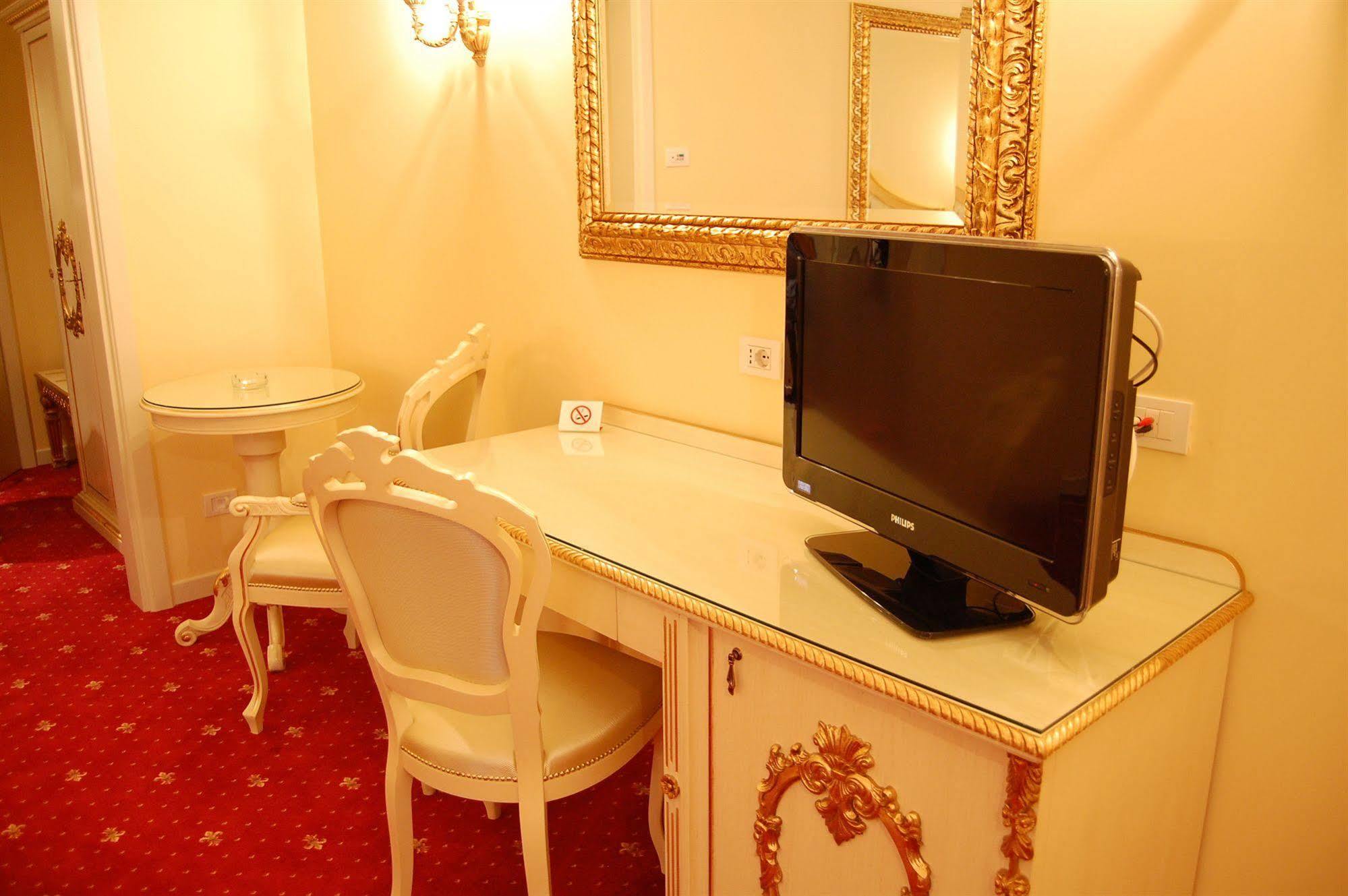 Calcinate Hotel Motel Gold מראה חיצוני תמונה