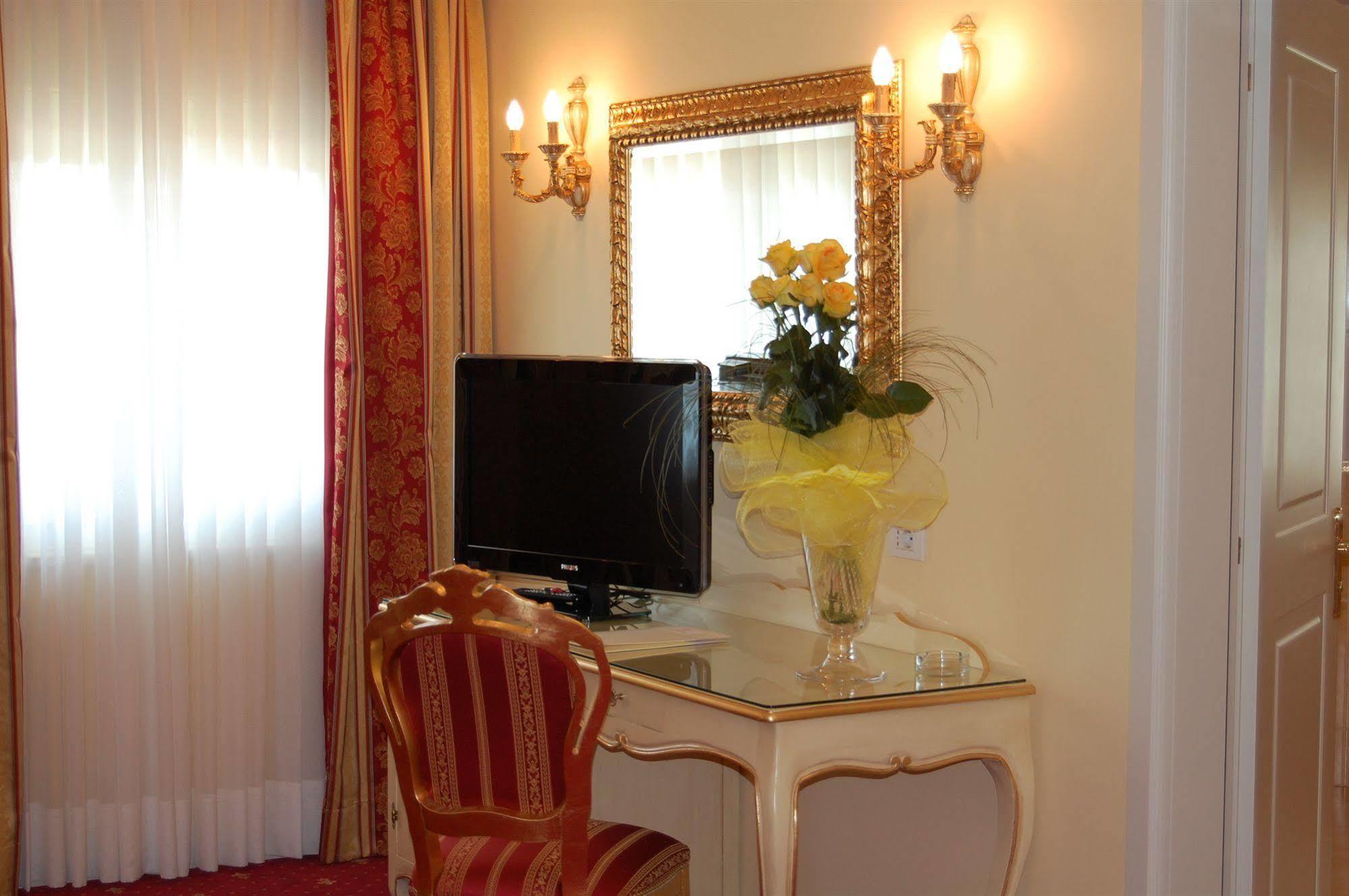Calcinate Hotel Motel Gold מראה חיצוני תמונה