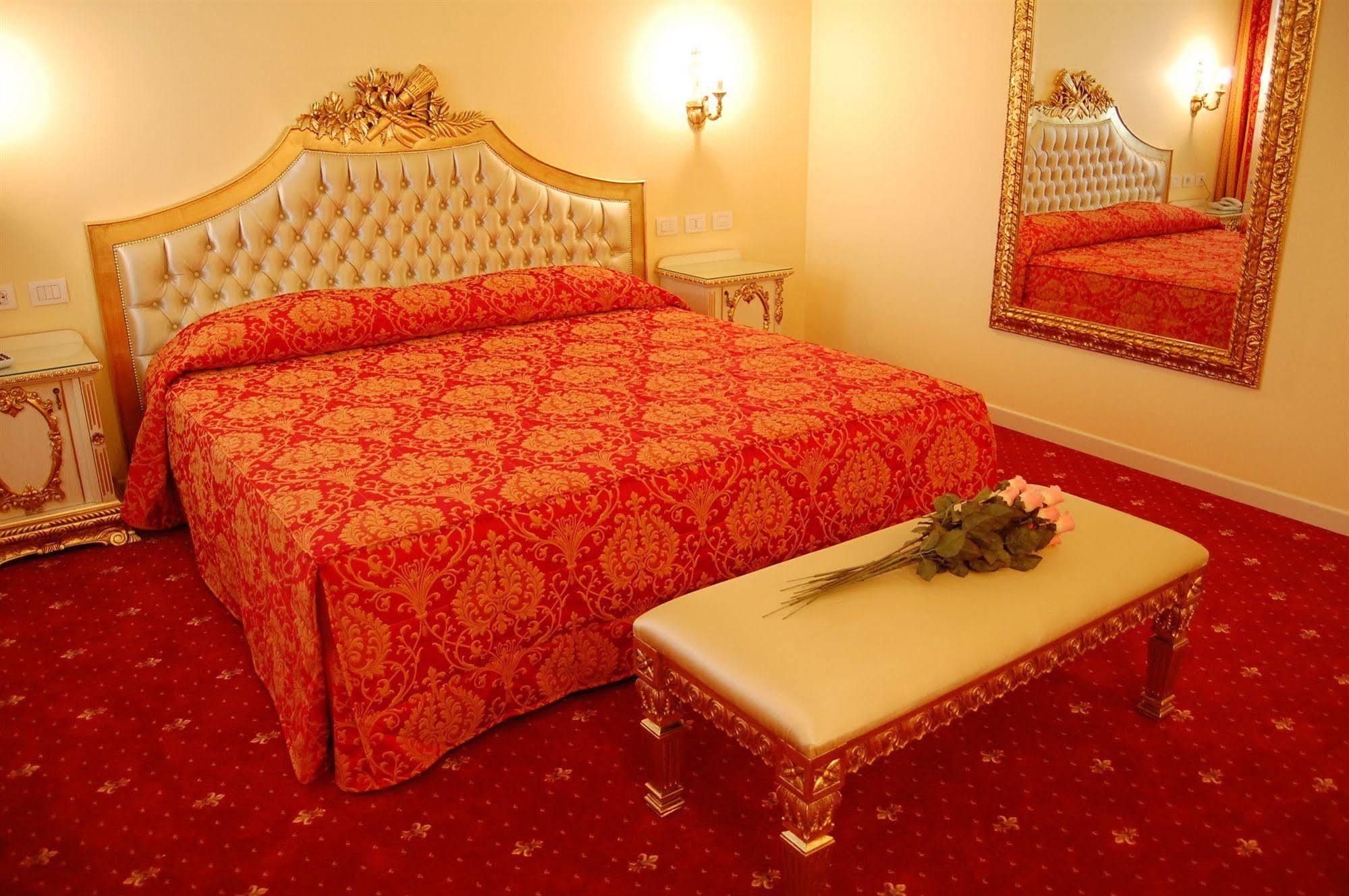 Calcinate Hotel Motel Gold מראה חיצוני תמונה