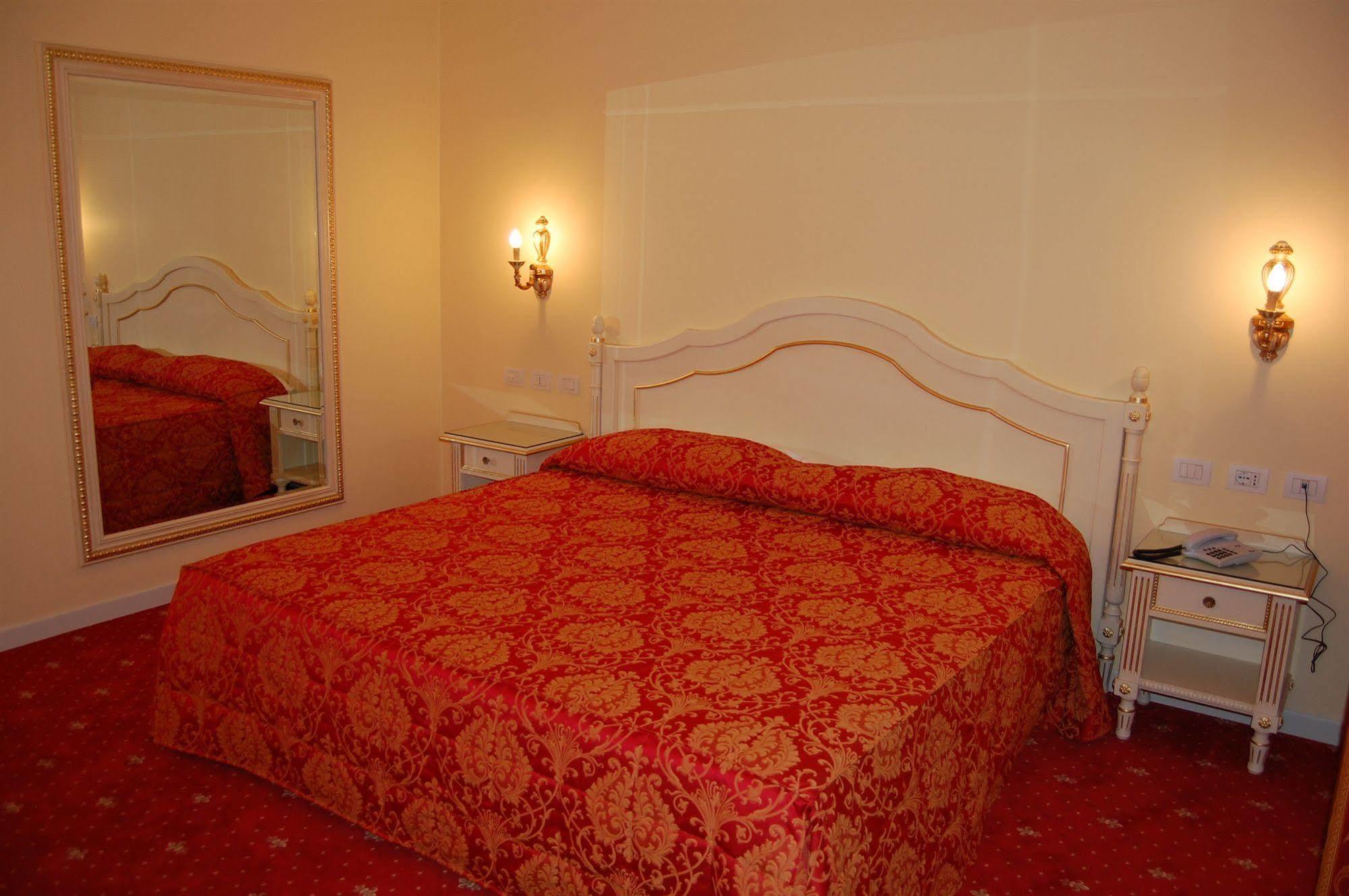 Calcinate Hotel Motel Gold מראה חיצוני תמונה