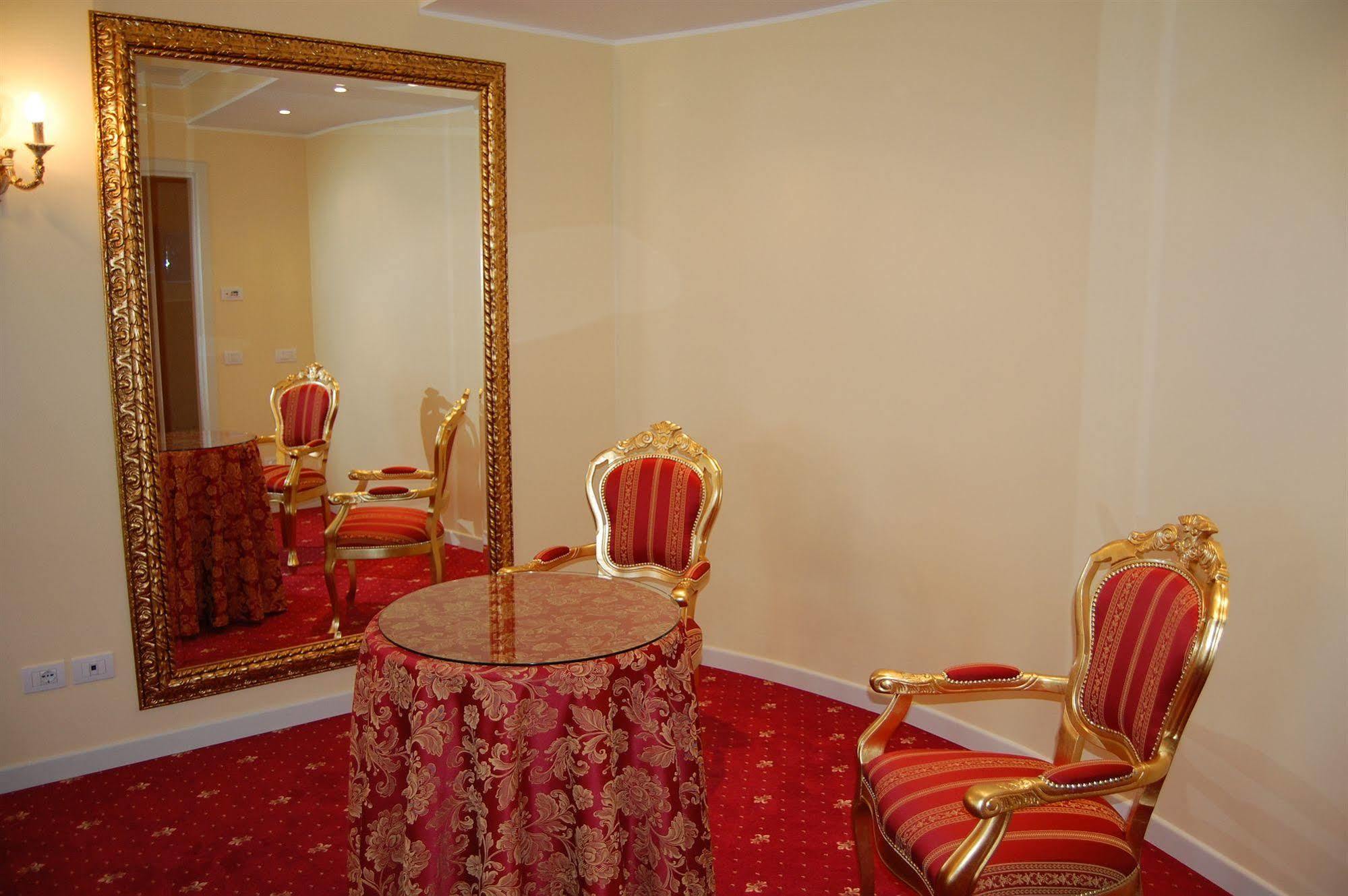 Calcinate Hotel Motel Gold מראה חיצוני תמונה
