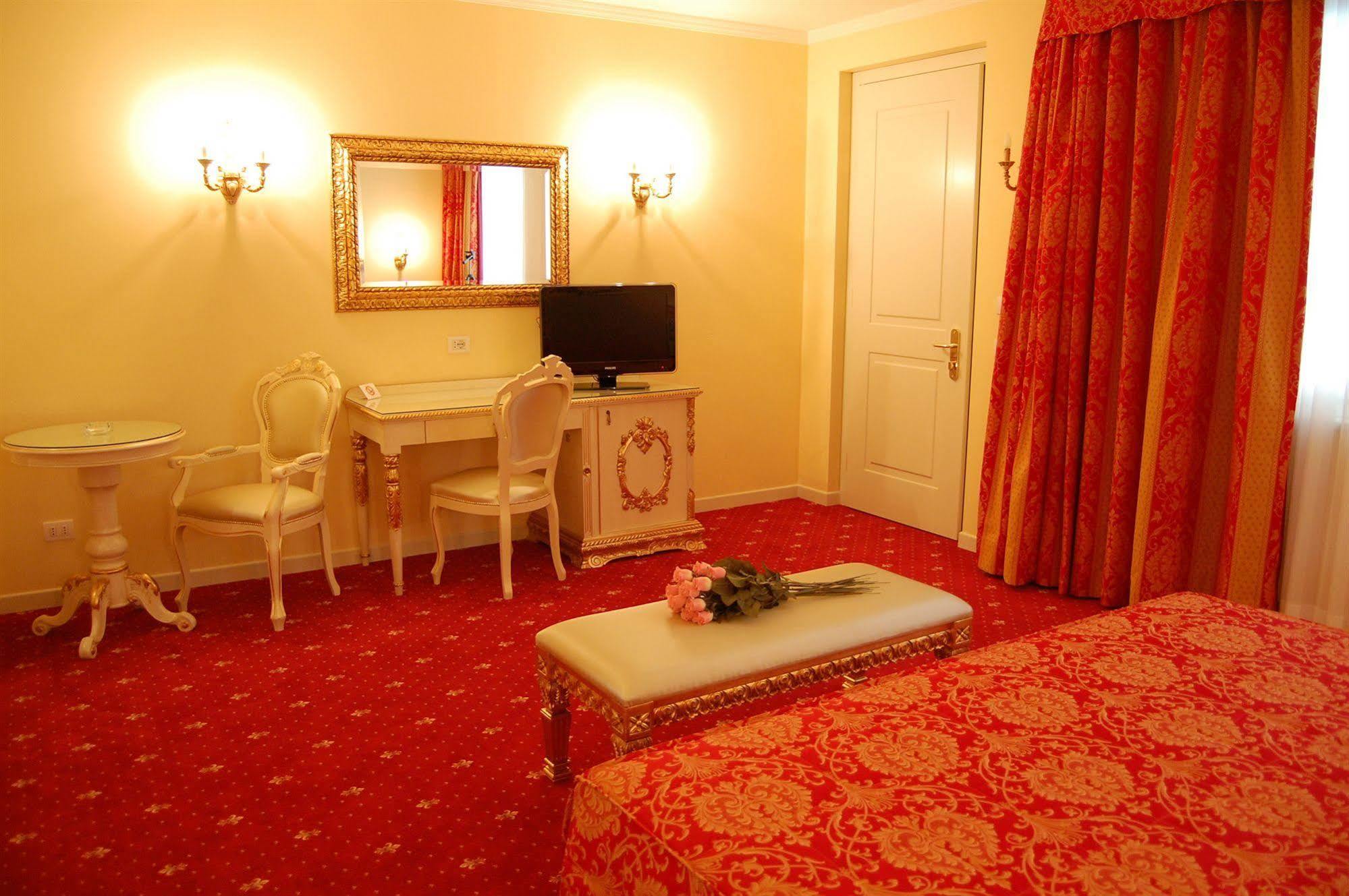 Calcinate Hotel Motel Gold מראה חיצוני תמונה