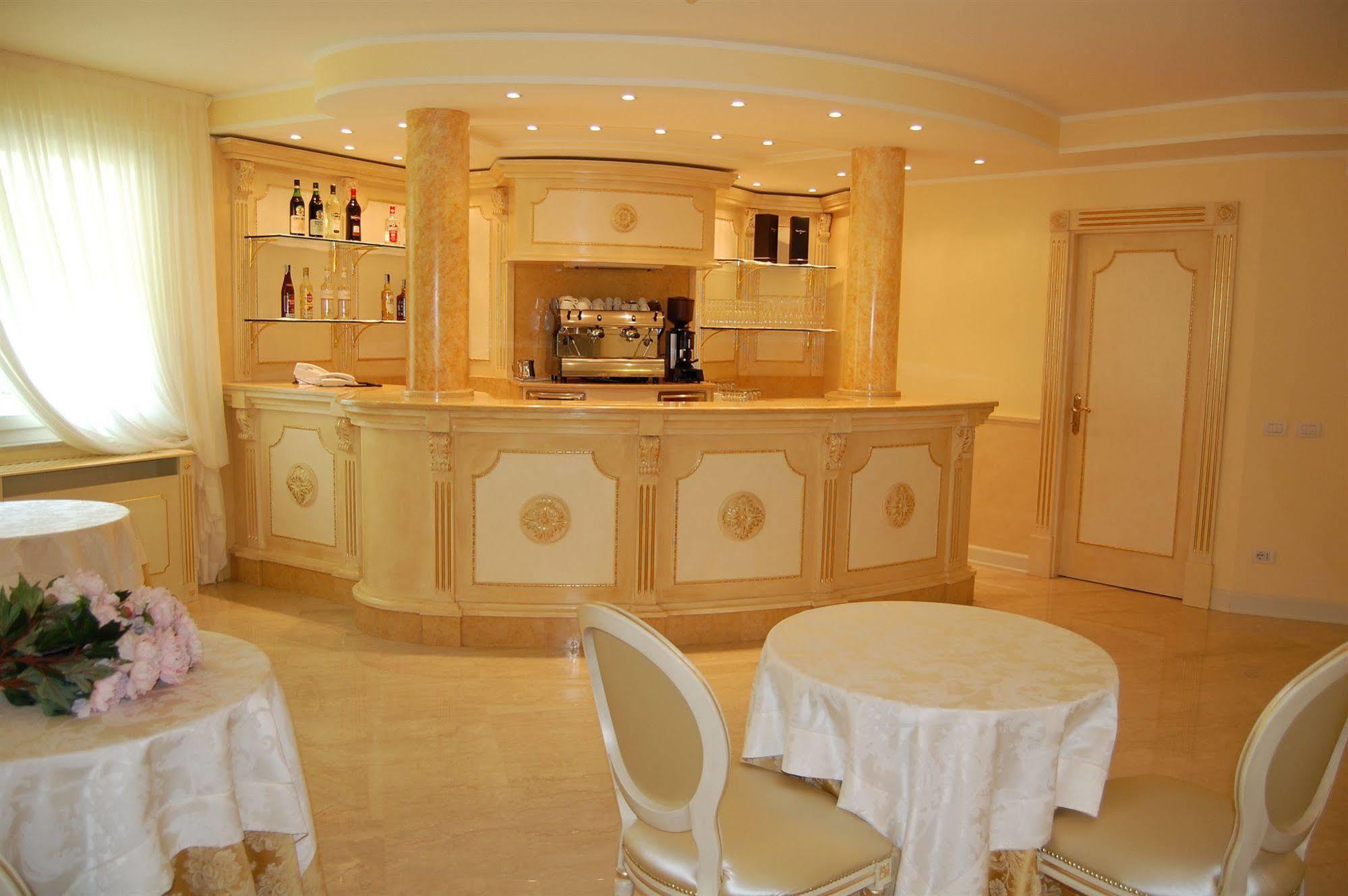 Calcinate Hotel Motel Gold מראה חיצוני תמונה