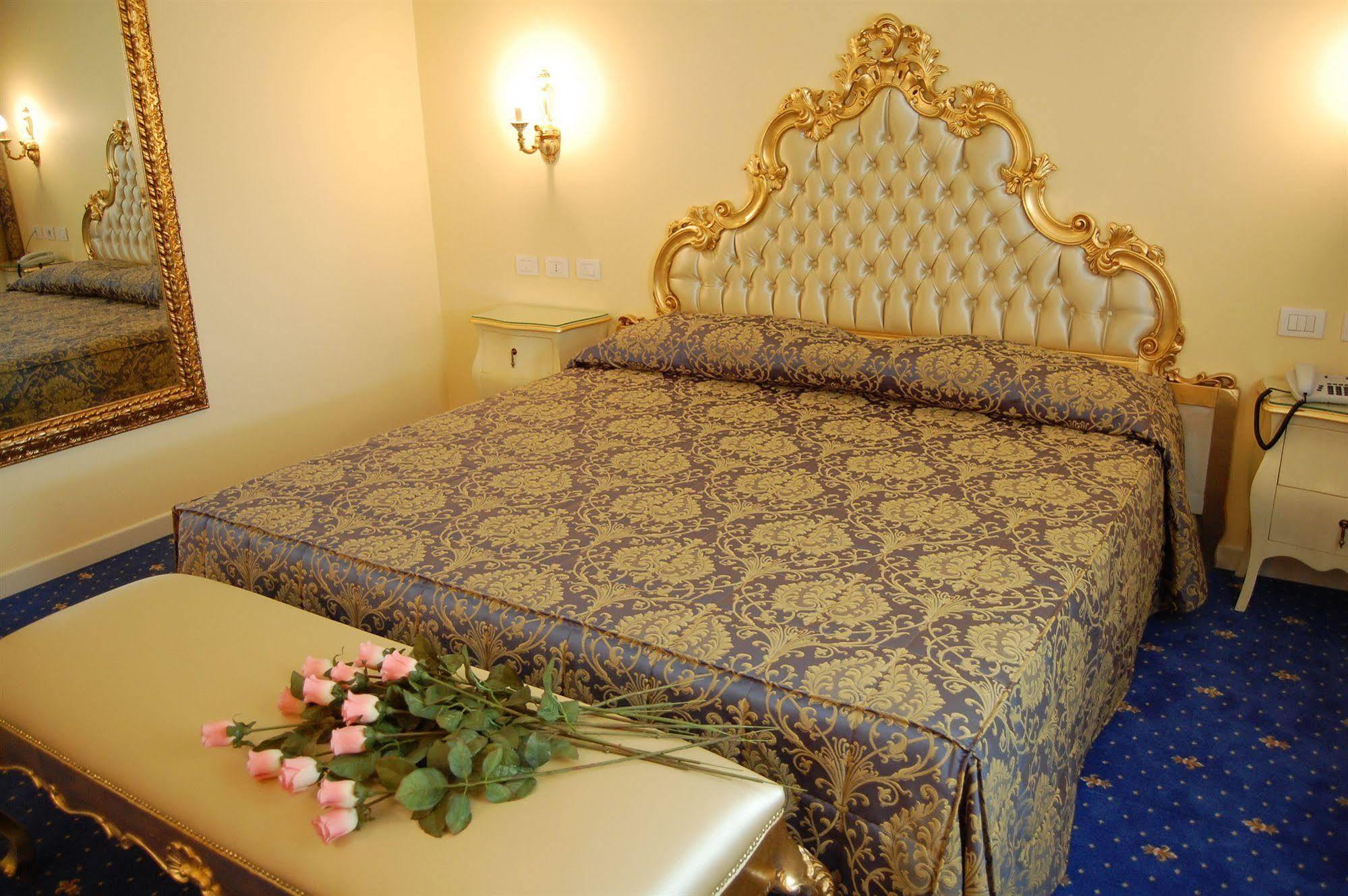 Calcinate Hotel Motel Gold מראה חיצוני תמונה