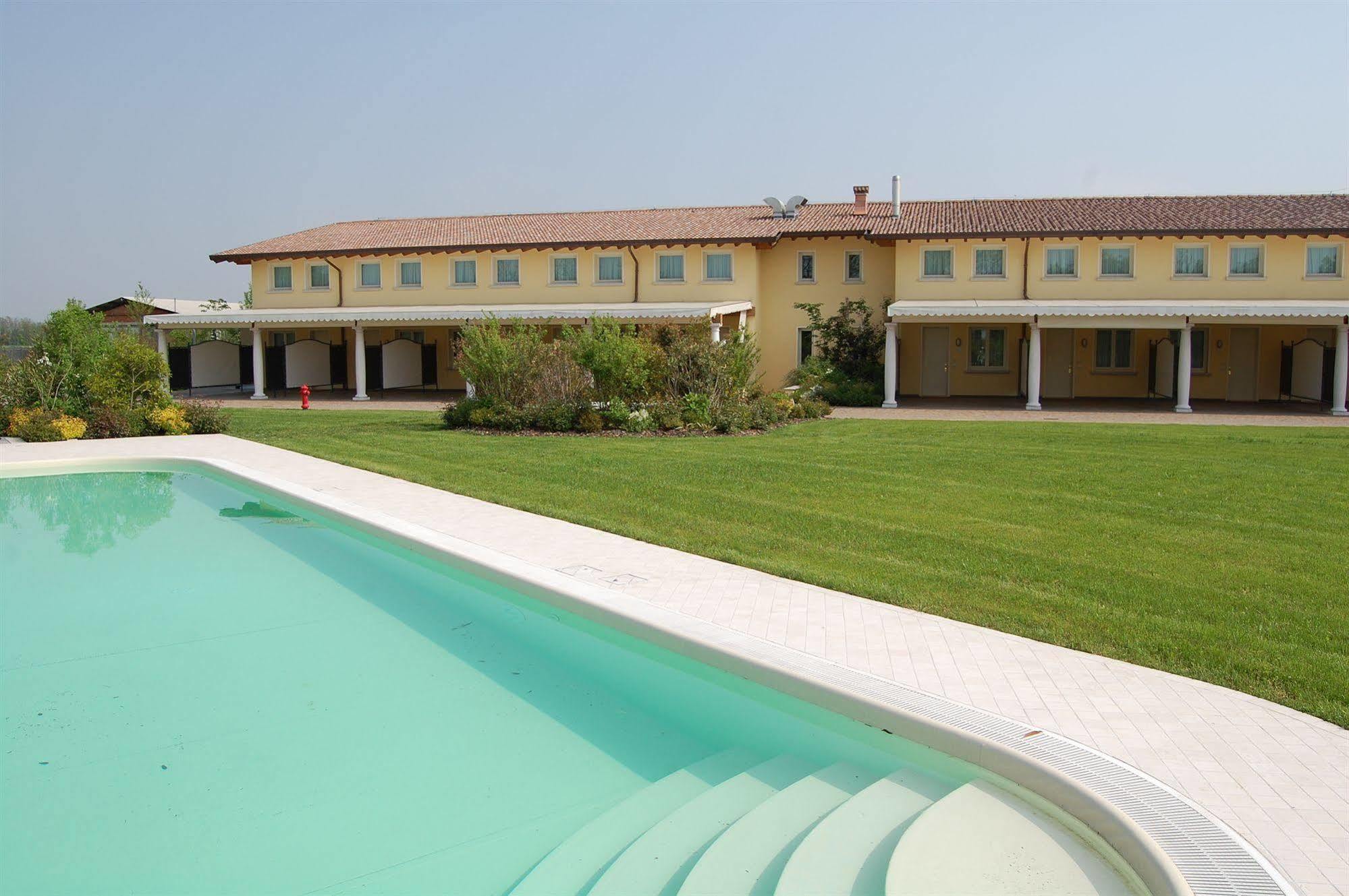 Calcinate Hotel Motel Gold מראה חיצוני תמונה