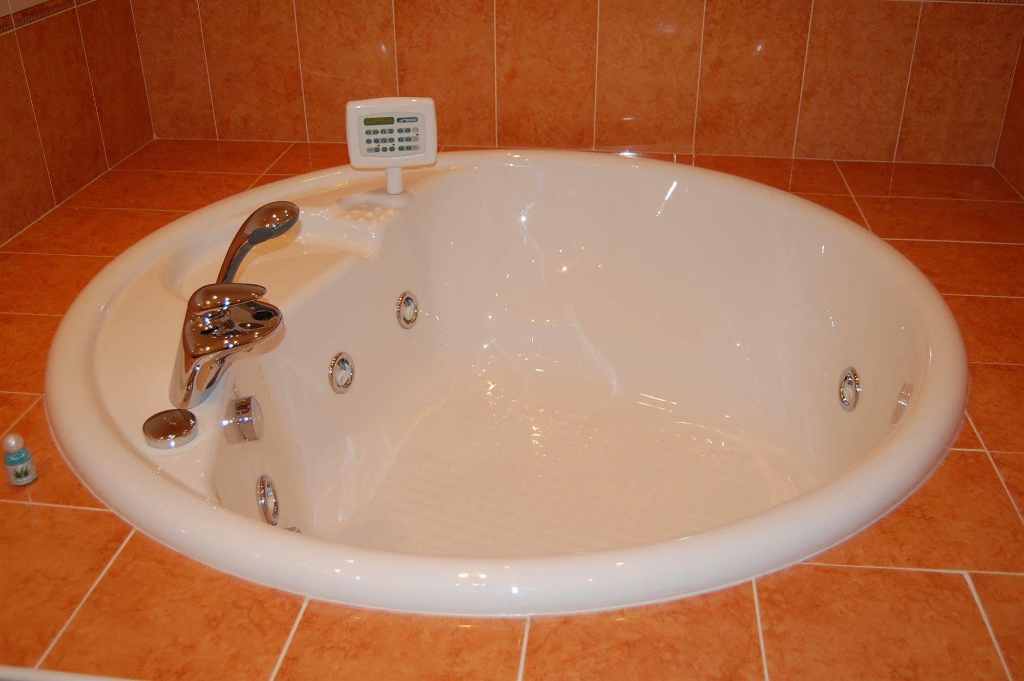 Calcinate Hotel Motel Gold מראה חיצוני תמונה