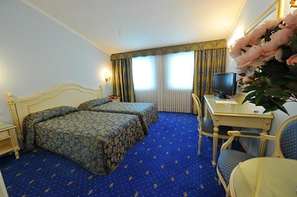 Calcinate Hotel Motel Gold מראה חיצוני תמונה
